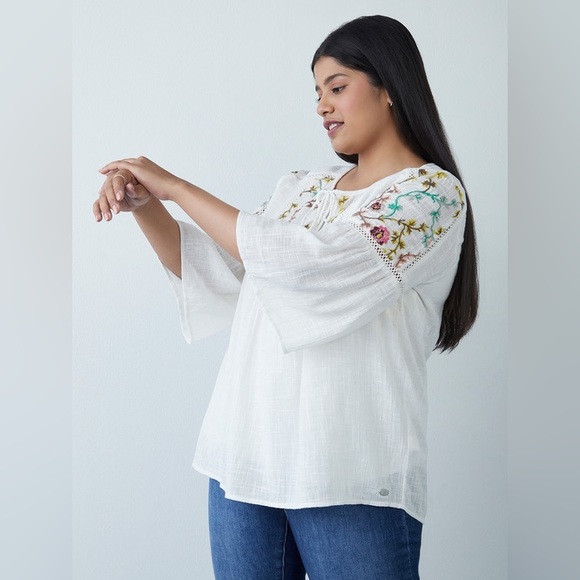 Gia Curves Floral Embroidered Boho Tops - Picture 4 of 9